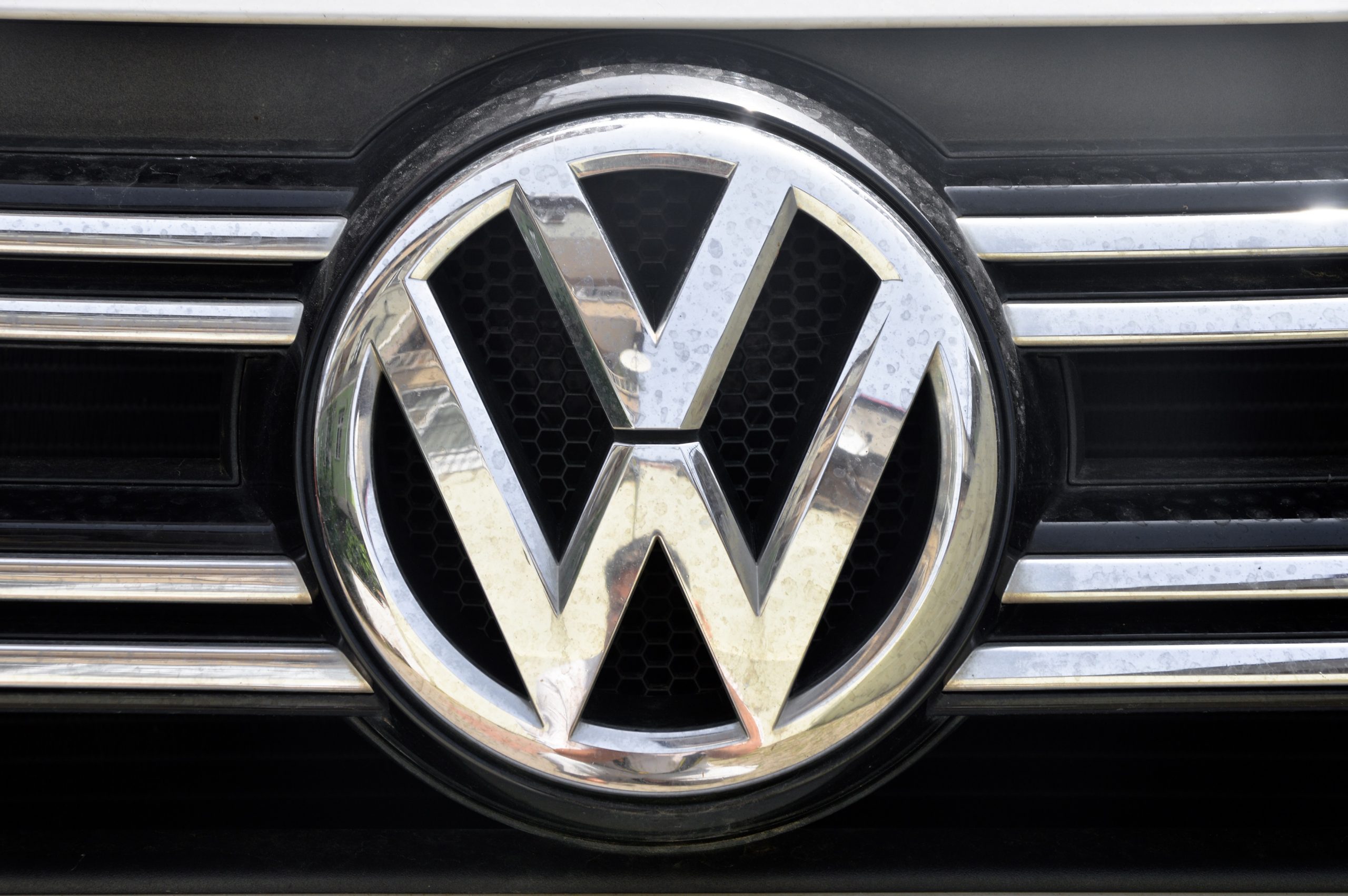 Что значит volkswagen. Volkswagen лого. Фольксваген значок 2000. Новый значок Фольксваген. Volkswagen лого 2022.
