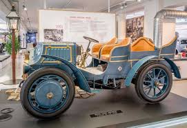 Lohner- Porsche mixte 1901 r. z nadwoziem tonneau