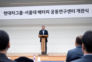 Euisun Chung, Prezes Hyundai Motor podczas wystąpienia w Narodowym Uniwersytecie w Seulu 07-2023